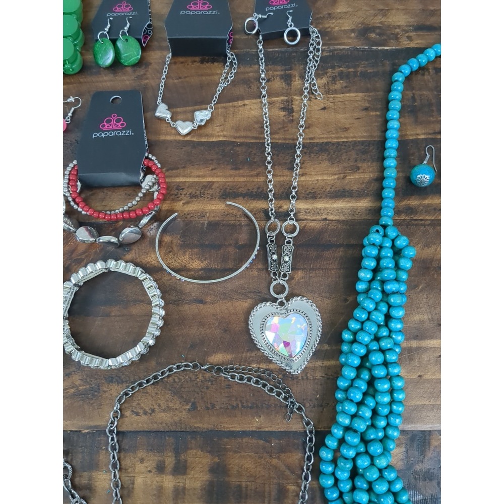 Lot Of Assorted Jewelry, Mostly Paparazzi, 23 Pieces rings, bracelets, necklaces - Picture 9 of 9
